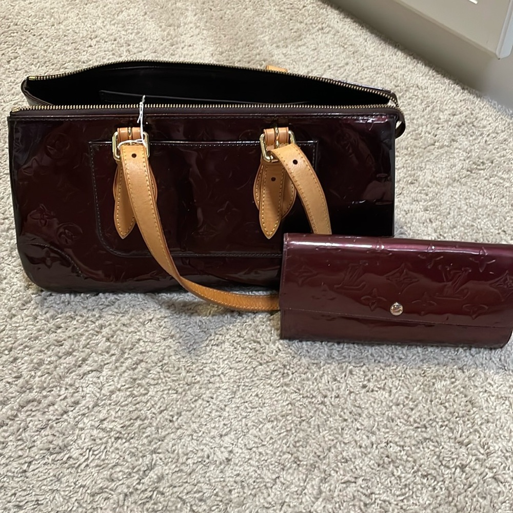 Louis Vuitton Vernis Shoulder purse and wallet